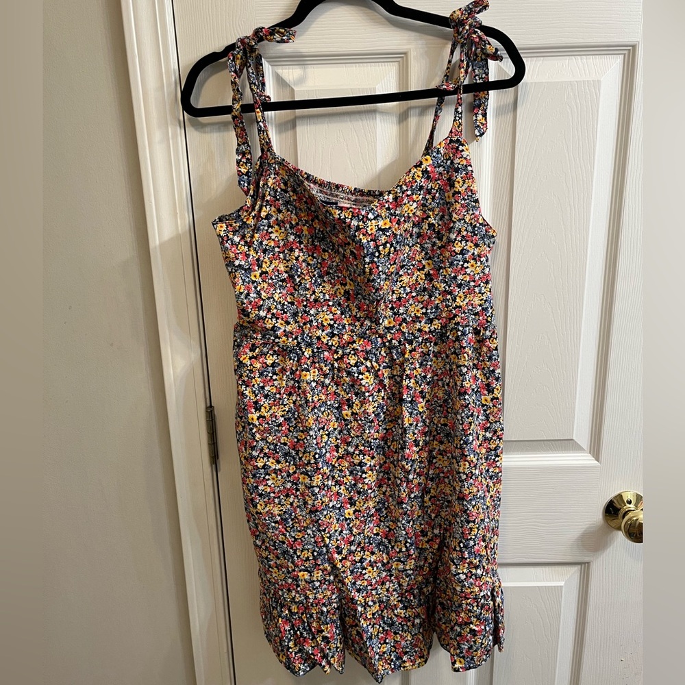 Old Navy tie strap dress with pockets